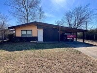 Building Photo - Charming 3-bedroom, 1-bath home featuring an attached carport and a fully fenced backyard—perfect...