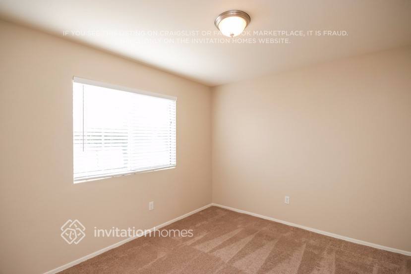 Building Photo - 2638 S Raven