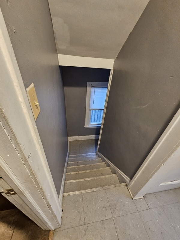 Building Photo - 4915 E 109th St