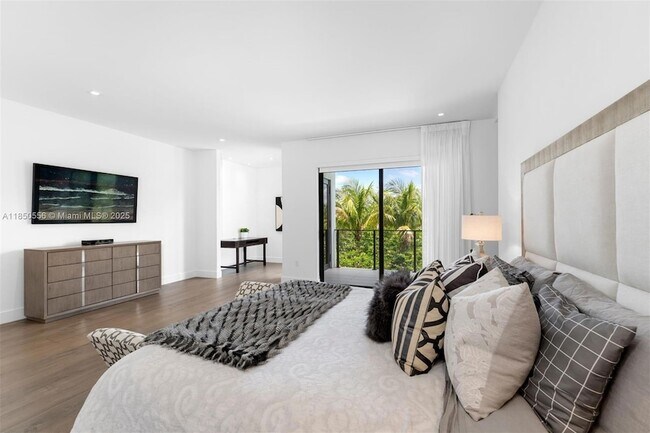 Building Photo - 16703 Botaniko Dr S