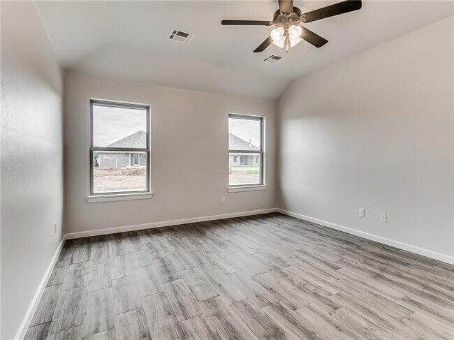 Building Photo - 16705 Monroe Dr