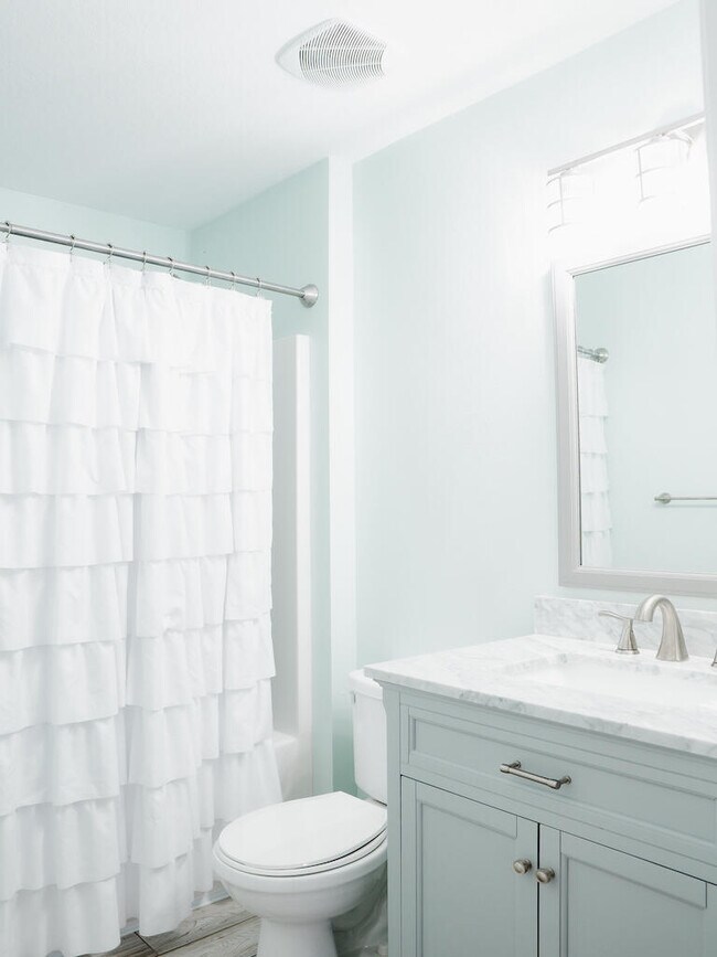 Building Photo - 8261 Sierra St