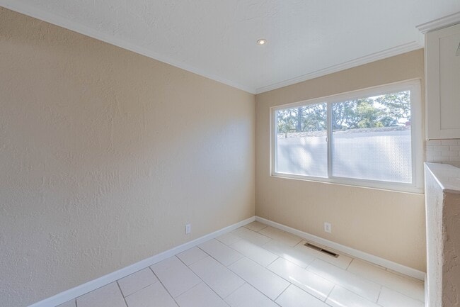 Building Photo - 833 2nd St