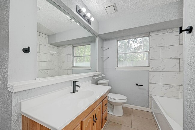 Building Photo - Affordable spacious 4bed/2bath single-fami...