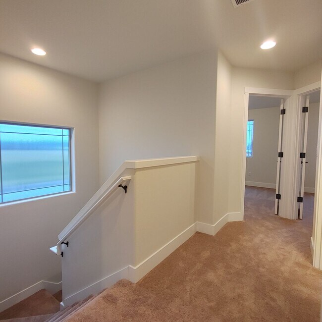 Building Photo - Modern 4BR + AC | Minutes to Hillsboro & High Tech Corridor - Coming Soon!