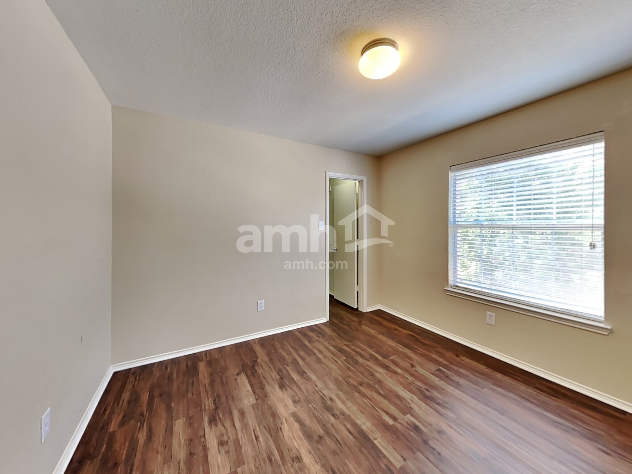 Building Photo - 912 Jamie Dr