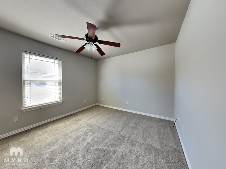 Building Photo - 1410 Abbey Ln