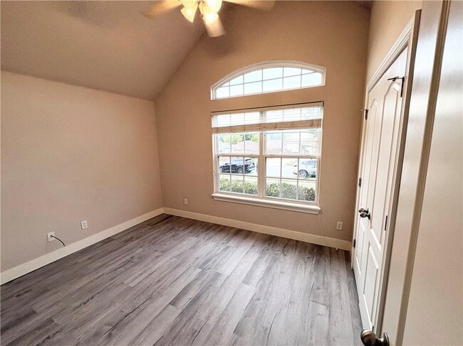 Building Photo - 1284 N Cannondale Dr