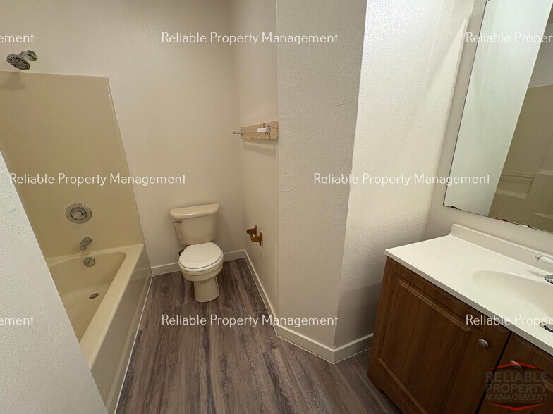 Building Photo - 2240 Meppen Dr