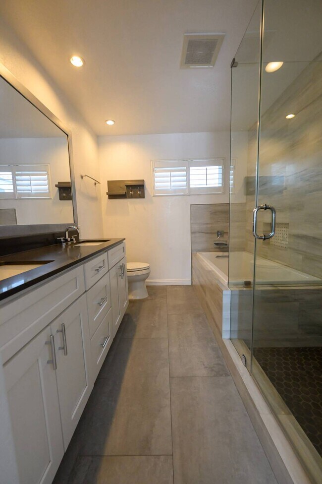 Building Photo - 2107 Dufour Ave