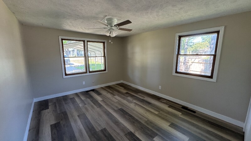 Primary Photo - 1057 Delphi Ave