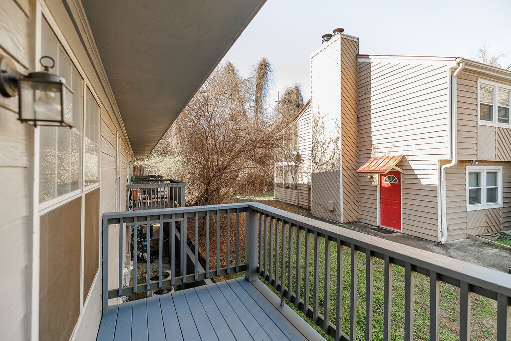 Building Photo - 138 welch Place, unit 4