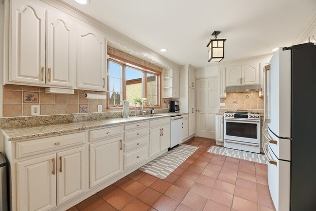 Building Photo - 150 Hankins Rd