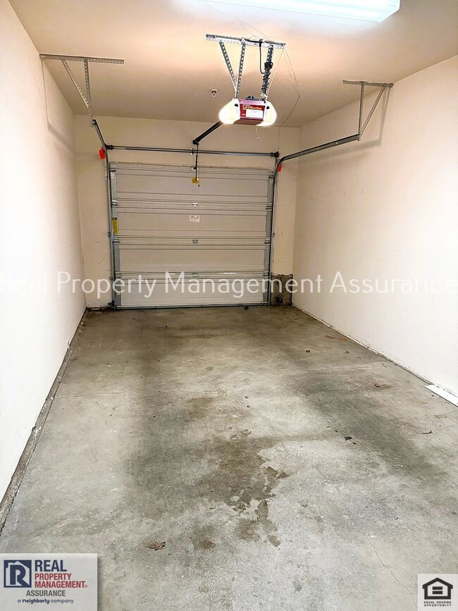 Building Photo - 10733 NE Red Wing Way