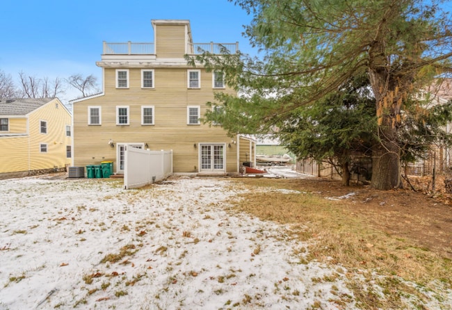 Building Photo - 35 Water St