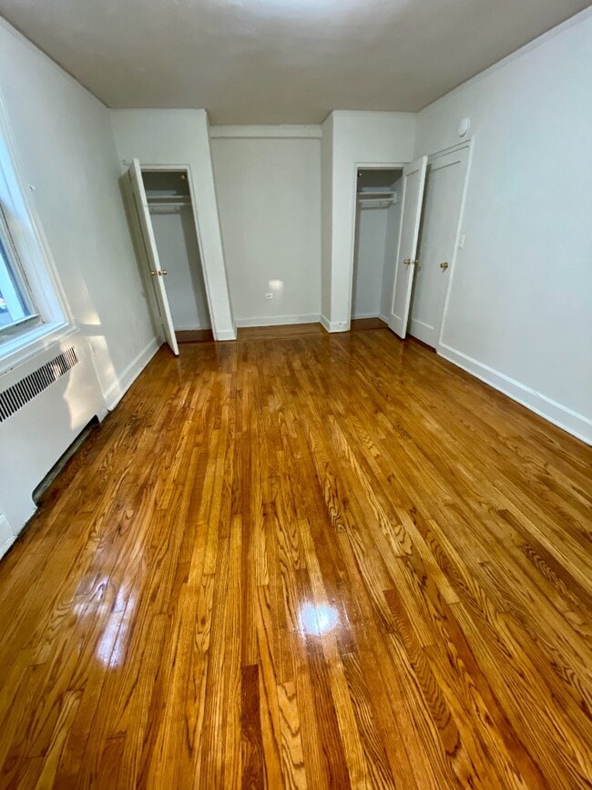 Building Photo - 1 Larchmont Acres