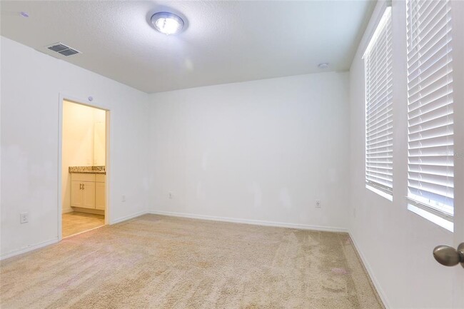 Building Photo - 6004 Bimini Ave