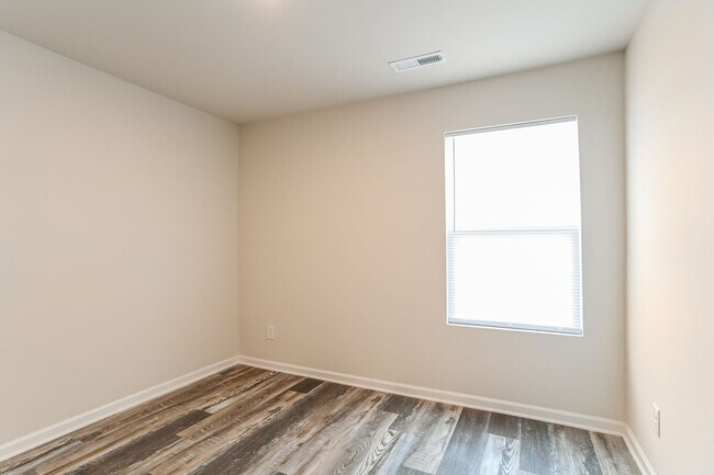 Building Photo - Brand New End-Unit Townhome | 3 BR/2.5BA | 1-Car Garage | Near Downtown Mooresville