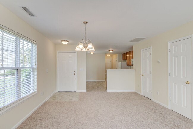 Building Photo - 3 Bedroom Townhouse in Wakefield with 1 Ca...