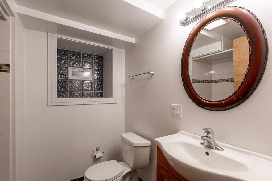 Building Photo - 2835 N Damen Ave