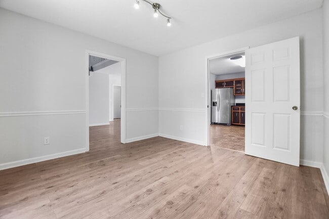 Building Photo - Pet Friendly Three Bedroom!