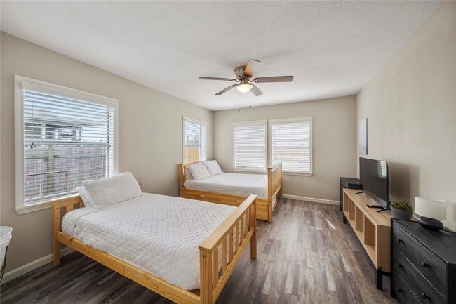 Building Photo - 2111 8th Ave N