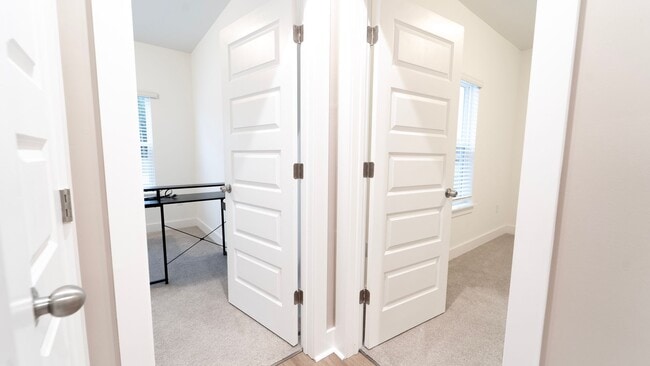 Building Photo - Stunning Like-New 4-Bedroom Home Just Minutes from Fort Stewart