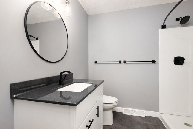 Building Photo - 1801 Elaine Dr