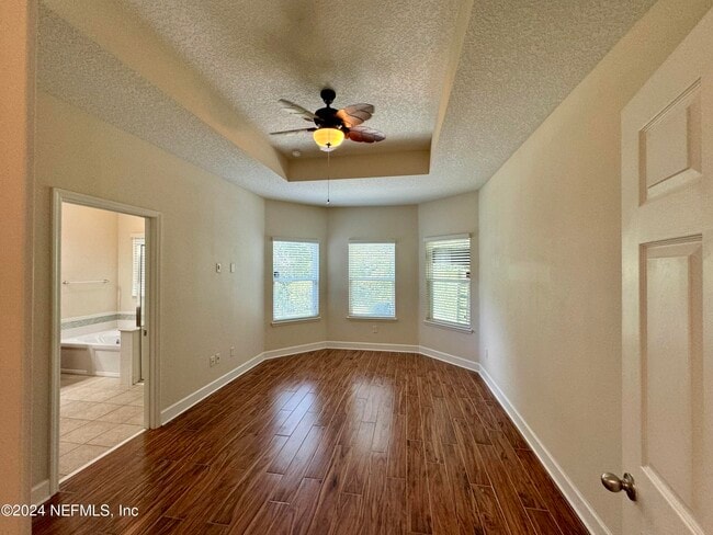 Building Photo - 289 Spring Park Ave