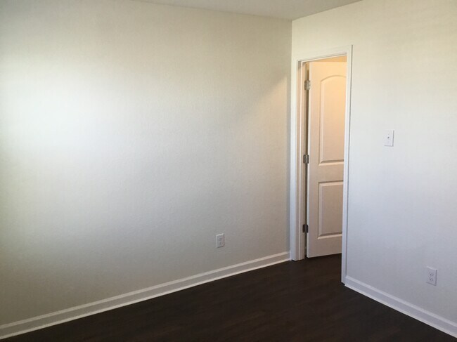 Building Photo - 1657 Amy Dr