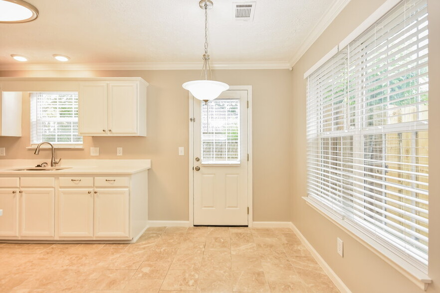 Building Photo - 1400 Micheles Way