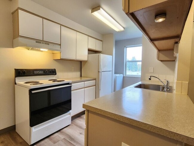 Building Photo - 1285 NW 183rd Ave