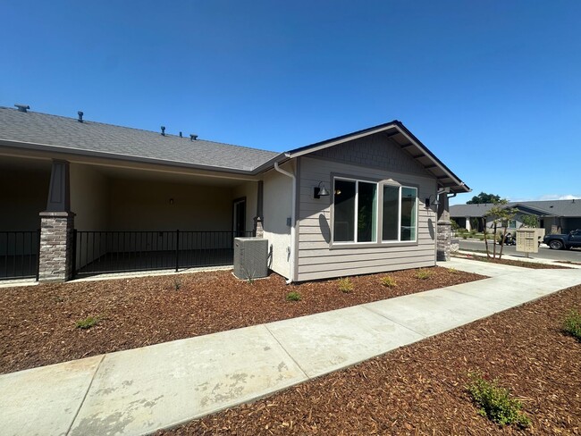 Building Photo - Wood Ranch Duplex 519