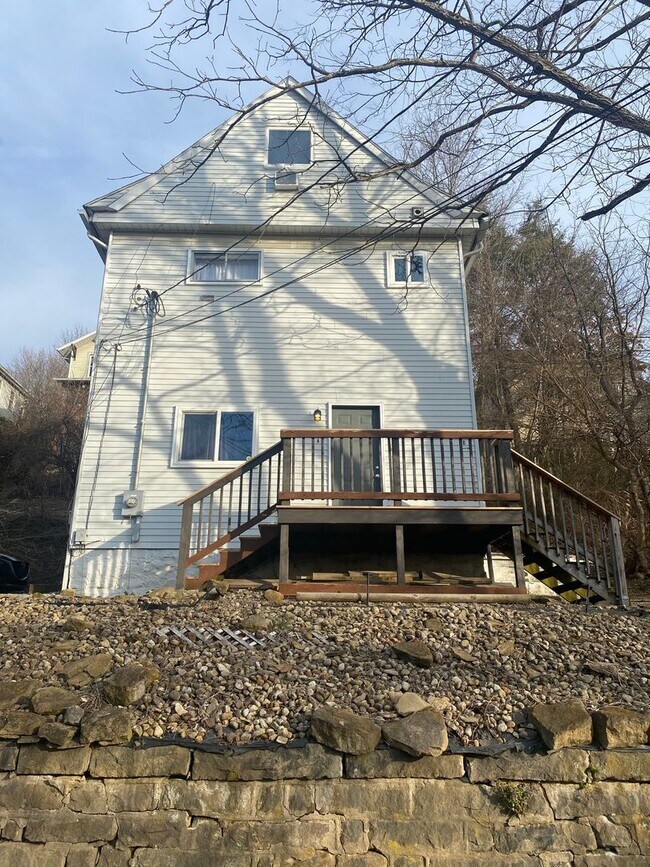 Building Photo - 150 Wellen Avenue