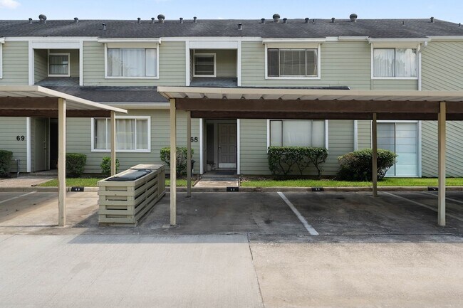 Building Photo - 68 April Point Dr S