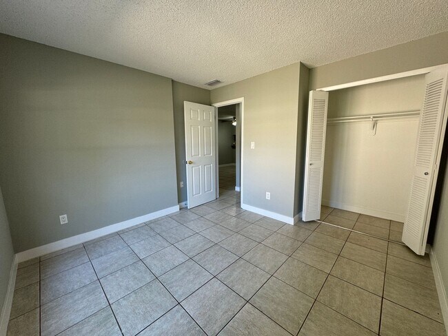 Building Photo - 1357 Sophie Blvd