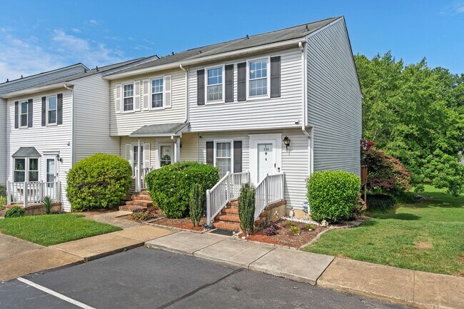 Primary Photo - Spacious 3-Level Townhome Minutes from Dow...