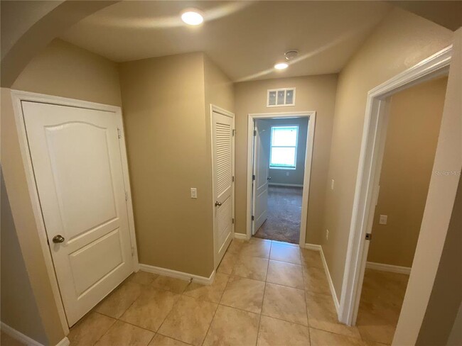 Building Photo - 1742 Point O Woods Ct