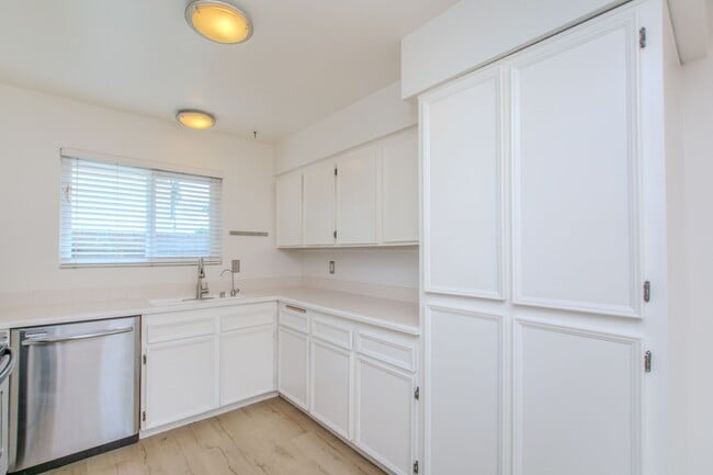 Building Photo - Spacious 3 Bed/ 2 Bath Home Nestled In Tranquil Setting in Spring Valley