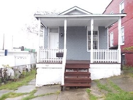 Building Photo - 1523 Elmtree St