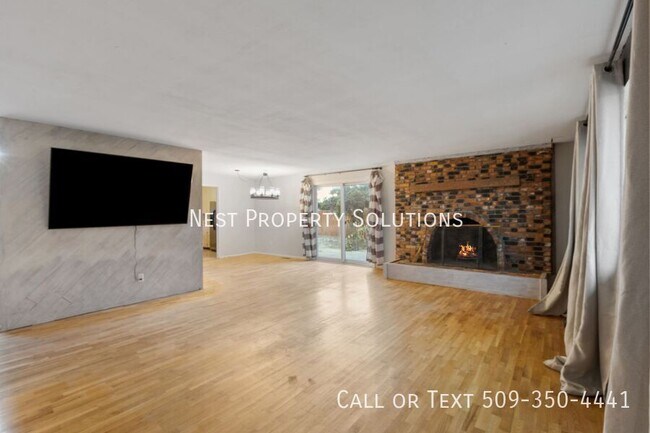 Building Photo - 603 N Crestview Dr