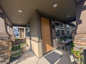 Building Photo - Newer 2 bedroom 2 bath home available!