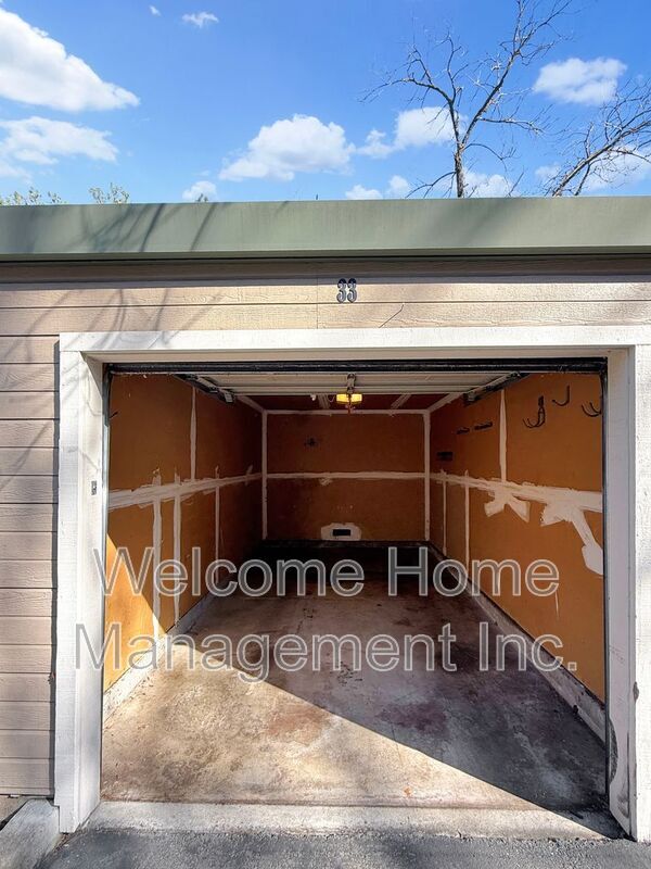 Building Photo - 2550 Oak Rd