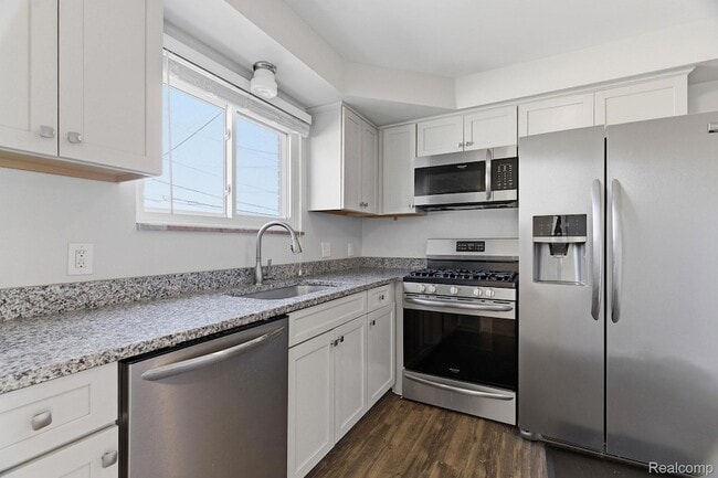 Building Photo - 1111 Holland St