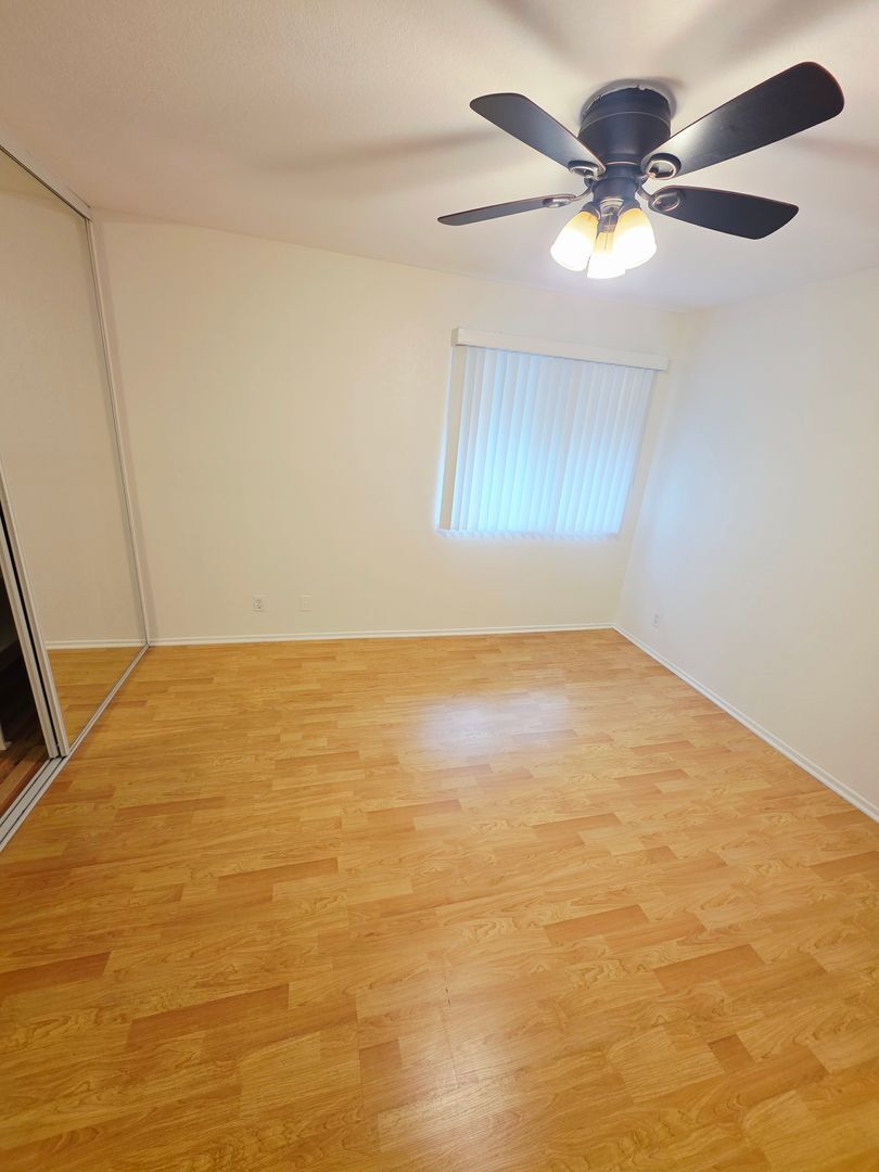 Building Photo - 319 Concord St