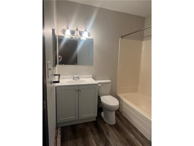 Building Photo - 301 W Bert St