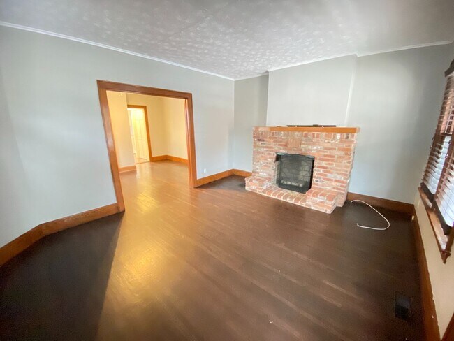 Building Photo - Jaeger St 1110-1112 MLR