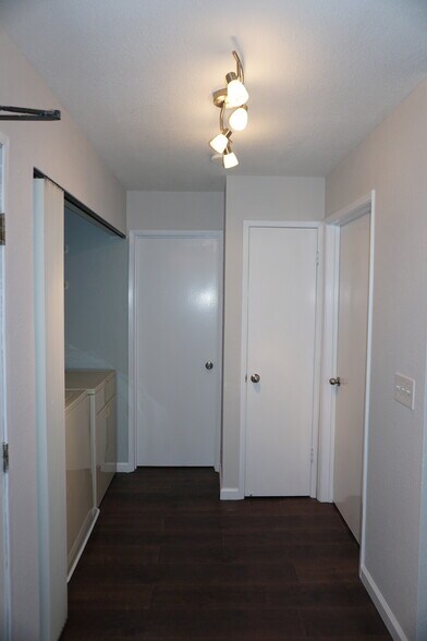 Building Photo - 39199 Guardino Dr