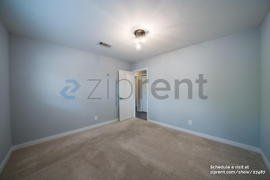 Building Photo - Unit A
