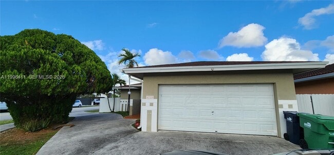 Building Photo - 4725 SW 143rd Ave